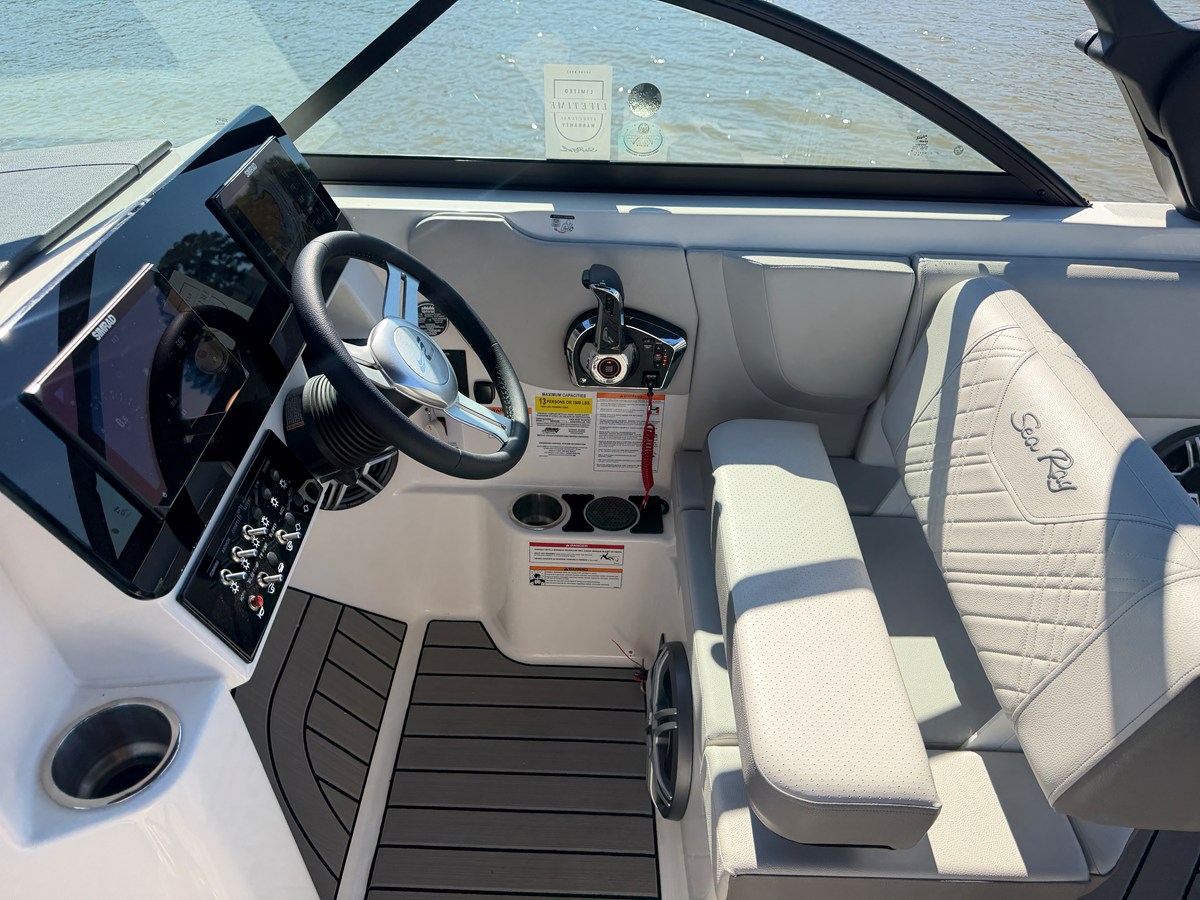 2026 Sea Ray SDX 230 19