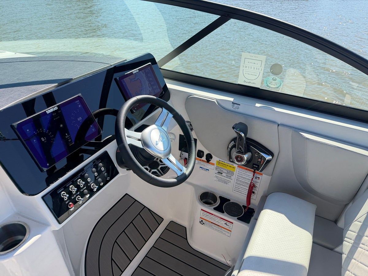 2026 Sea Ray SDX 230 20