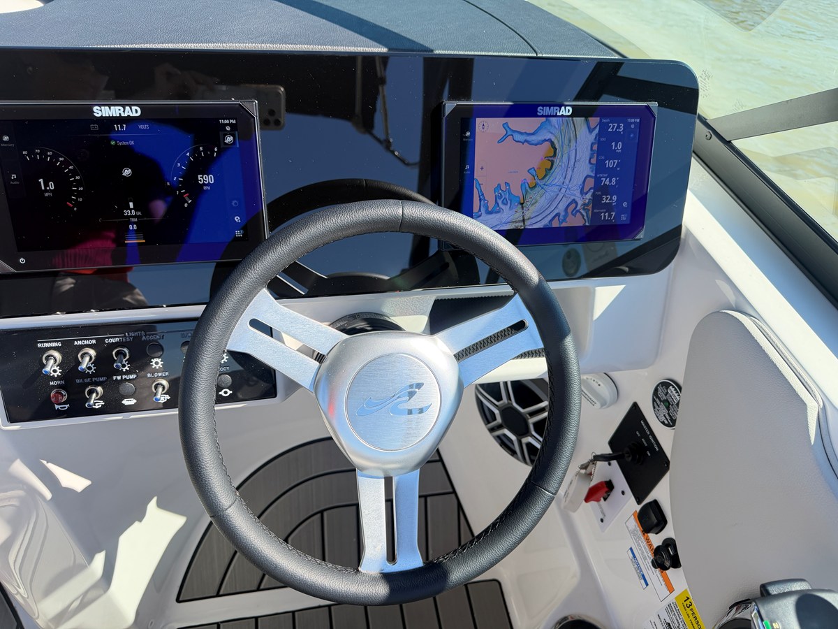 2026 Sea Ray SDX 230 21