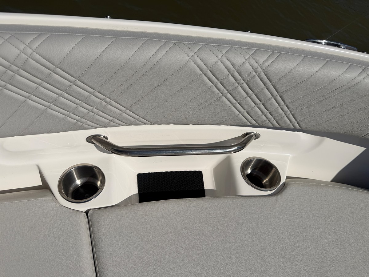 2026 Sea Ray SDX 230 25