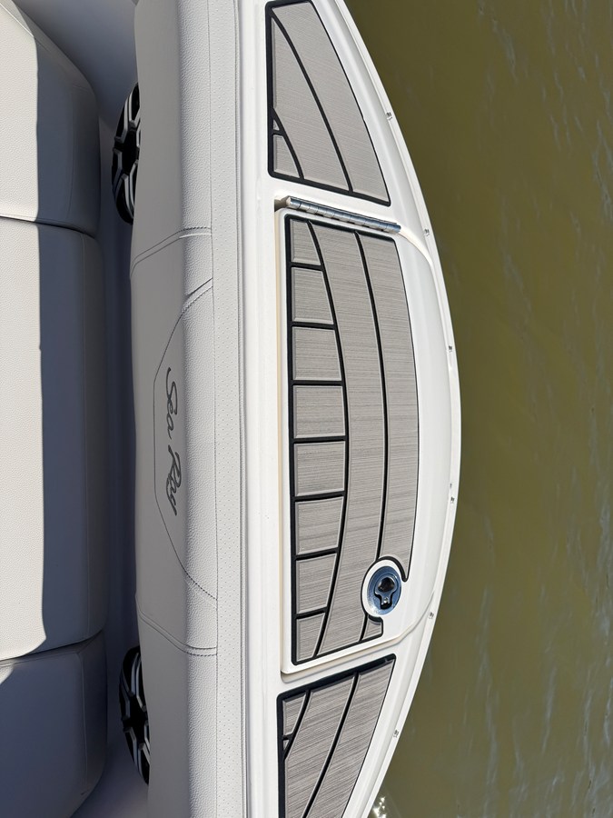2026 Sea Ray SDX 230 26