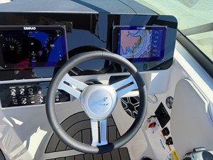 2026 Sea Ray SDX 230 21