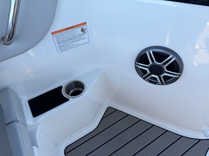 2026 Sea Ray SDX 230 29