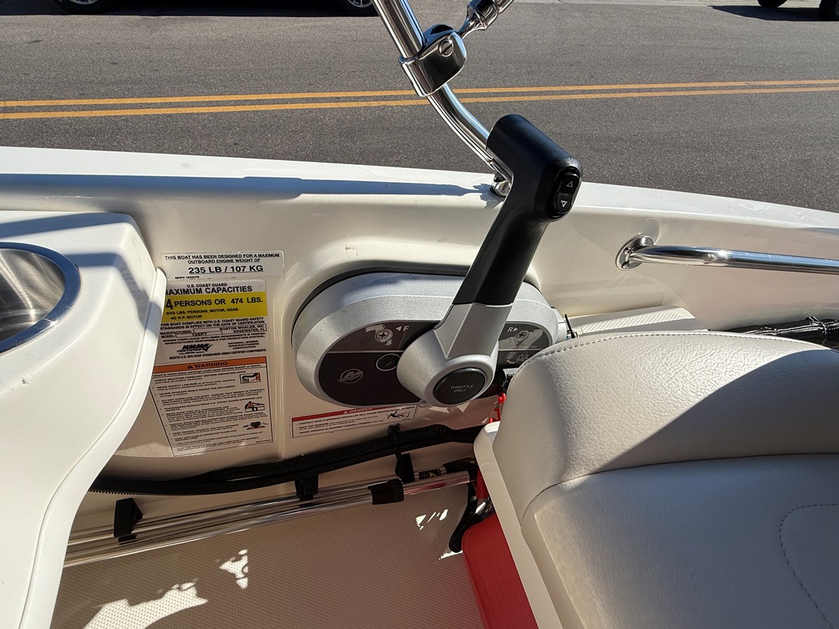 2024 Boston Whaler 130 Super Sport 12