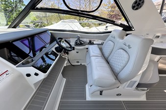 Sea Ray Sundancer 320 Outboard 21 2026 Sea Ray Sundancer 320 Outboard 22