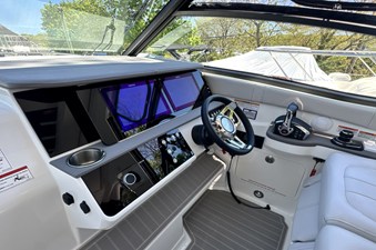 Sea Ray Sundancer 320 Outboard 23 2026 Sea Ray Sundancer 320 Outboard 24
