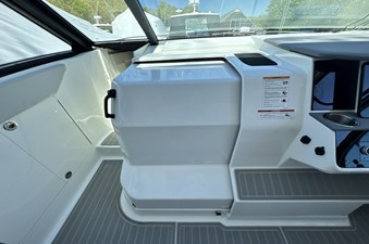 Sea Ray Sundancer 320 Outboard 26 2026 Sea Ray Sundancer 320 Outboard 27