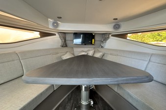 Sea Ray Sundancer 320 Outboard 29 2026 Sea Ray Sundancer 320 Outboard 30