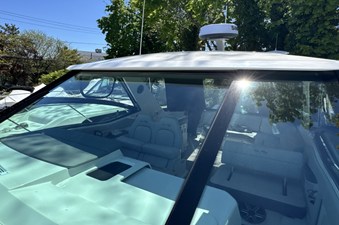 Sea Ray Sundancer 320 Outboard 44 2026 Sea Ray Sundancer 320 Outboard 45