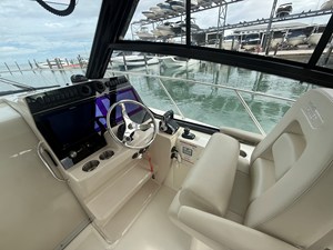 Boston Whaler 325 CONQUEST 18 2024 Boston Whaler 325 CONQUEST 19