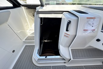 Sea Ray Sundancer 320 Outboard 30 2026 Sea Ray Sundancer 320 Outboard 31