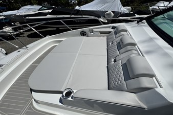 Sea Ray Sundancer 320 Outboard 44 2026 Sea Ray Sundancer 320 Outboard 45