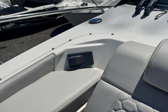 Sea Ray Sundancer 320 Outboard 46 2026 Sea Ray Sundancer 320 Outboard 47
