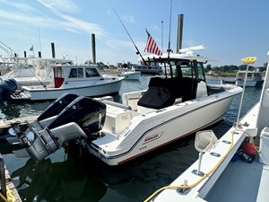 Boston Whaler 330 OUTRAGE 0 2023 Boston Whaler 330 OUTRAGE 1