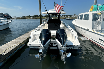 Boston Whaler 330 OUTRAGE 2 2023 Boston Whaler 330 OUTRAGE 3