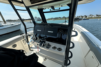 Boston Whaler 330 OUTRAGE 5 2023 Boston Whaler 330 OUTRAGE 6
