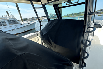 Boston Whaler 330 OUTRAGE 6 2023 Boston Whaler 330 OUTRAGE 7