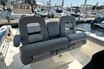 Boston Whaler 330 OUTRAGE 8 2023 Boston Whaler 330 OUTRAGE 9