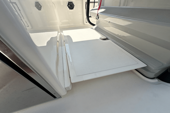 Boston Whaler 330 OUTRAGE 10 2023 Boston Whaler 330 OUTRAGE 11
