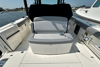 Boston Whaler 330 OUTRAGE 18 2023 Boston Whaler 330 OUTRAGE 19
