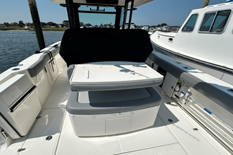 Boston Whaler 330 OUTRAGE 20 2023 Boston Whaler 330 OUTRAGE 21