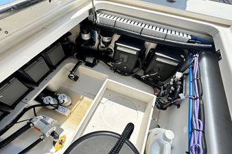 Boston Whaler 330 OUTRAGE 22 2023 Boston Whaler 330 OUTRAGE 23