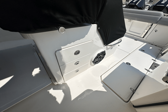 Boston Whaler 330 OUTRAGE 26 2023 Boston Whaler 330 OUTRAGE 27