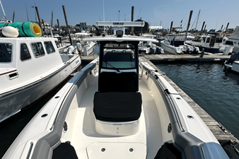 Boston Whaler 330 OUTRAGE 28 2023 Boston Whaler 330 OUTRAGE 29