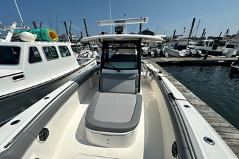 Boston Whaler 330 OUTRAGE 29 2023 Boston Whaler 330 OUTRAGE 30