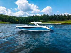 Sea Ray SLX 400 Outboard 1 2026 Sea Ray SLX 400 Outboard 2