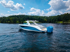Sea Ray SLX 400 Outboard 4 2026 Sea Ray SLX 400 Outboard 5