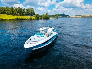 Sea Ray SLX 400 Outboard 5 2026 Sea Ray SLX 400 Outboard 6