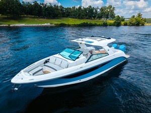 Sea Ray SLX 400 Outboard 6 2026 Sea Ray SLX 400 Outboard 7