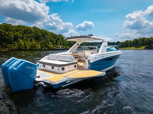 Sea Ray SLX 400 Outboard 9 2026 Sea Ray SLX 400 Outboard 10