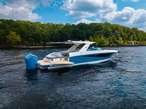 Sea Ray SLX 400 Outboard 11 2026 Sea Ray SLX 400 Outboard 12