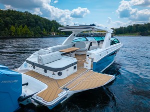 Sea Ray SLX 400 Outboard 13 2026 Sea Ray SLX 400 Outboard 14