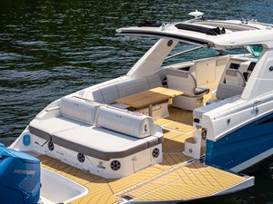 Sea Ray SLX 400 Outboard 16 2026 Sea Ray SLX 400 Outboard 17