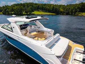Sea Ray SLX 400 Outboard 18 2026 Sea Ray SLX 400 Outboard 19