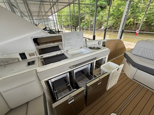 Sea Ray SLX 400 Outboard 27 2026 Sea Ray SLX 400 Outboard 28