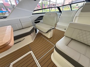 Sea Ray SLX 400 Outboard 35 2026 Sea Ray SLX 400 Outboard 36