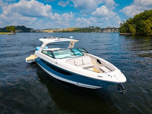 Sea Ray SLX 400 Outboard 38 2026 Sea Ray SLX 400 Outboard 39