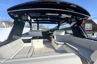 Sea Ray Sundancer 370 Outboard 6 2026 Sea Ray Sundancer 370 Outboard 7