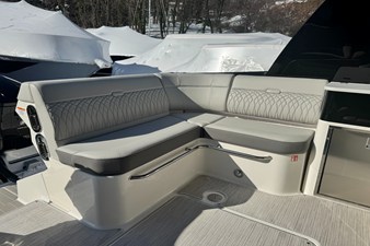 Sea Ray Sundancer 370 Outboard 9 2026 Sea Ray Sundancer 370 Outboard 10
