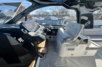 Sea Ray Sundancer 370 Outboard 13 2026 Sea Ray Sundancer 370 Outboard 14