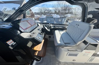 Sea Ray Sundancer 370 Outboard 14 2026 Sea Ray Sundancer 370 Outboard 15