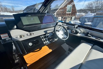 Sea Ray Sundancer 370 Outboard 15 2026 Sea Ray Sundancer 370 Outboard 16