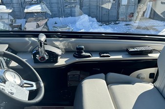 Sea Ray Sundancer 370 Outboard 18 2026 Sea Ray Sundancer 370 Outboard 19