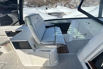 Sea Ray Sundancer 370 Outboard 20 2026 Sea Ray Sundancer 370 Outboard 21