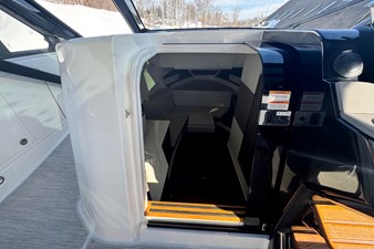 Sea Ray Sundancer 370 Outboard 21 2026 Sea Ray Sundancer 370 Outboard 22