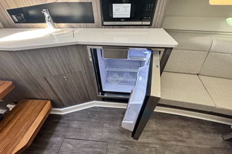Sea Ray Sundancer 370 Outboard 24 2026 Sea Ray Sundancer 370 Outboard 25